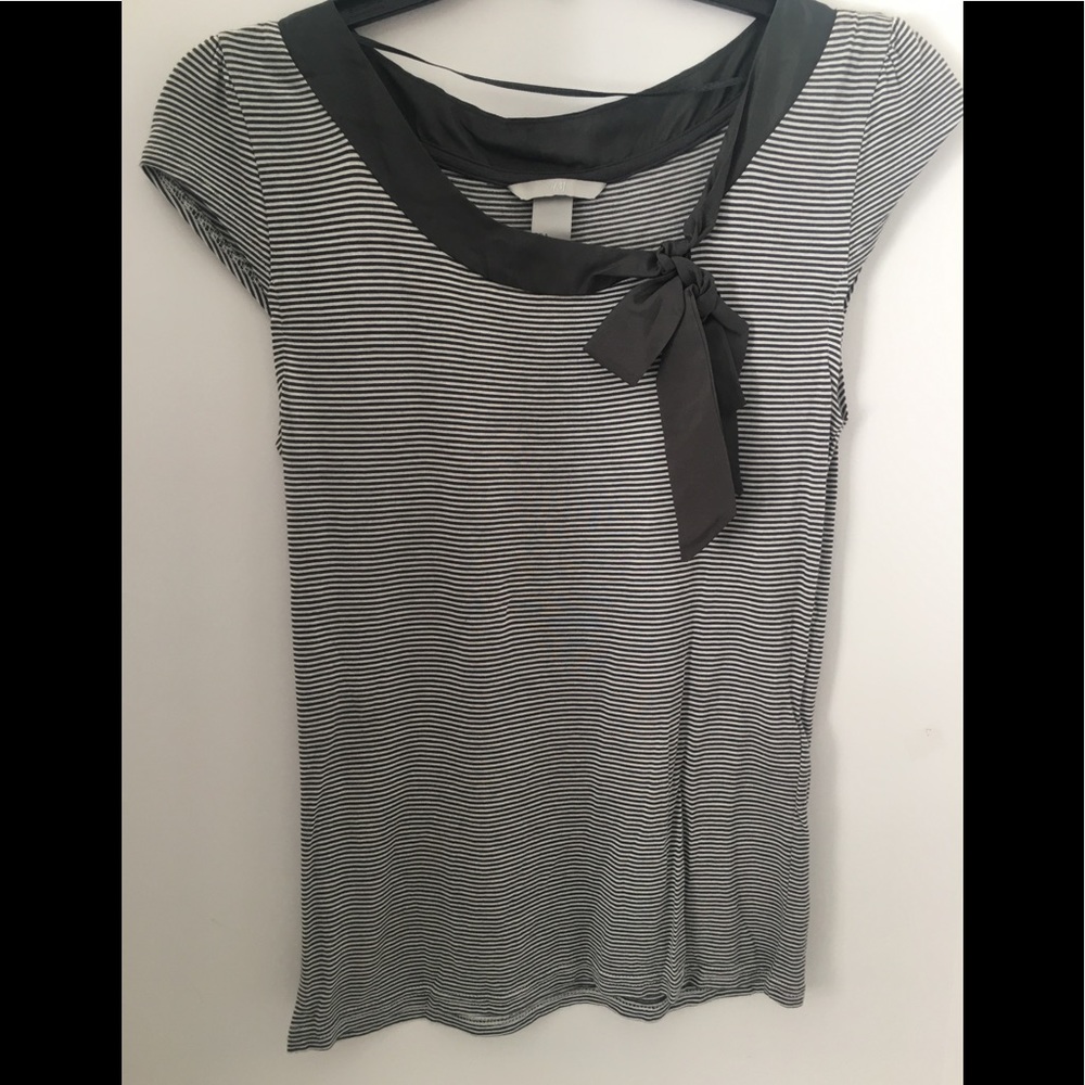 Bow strips H&M shirt